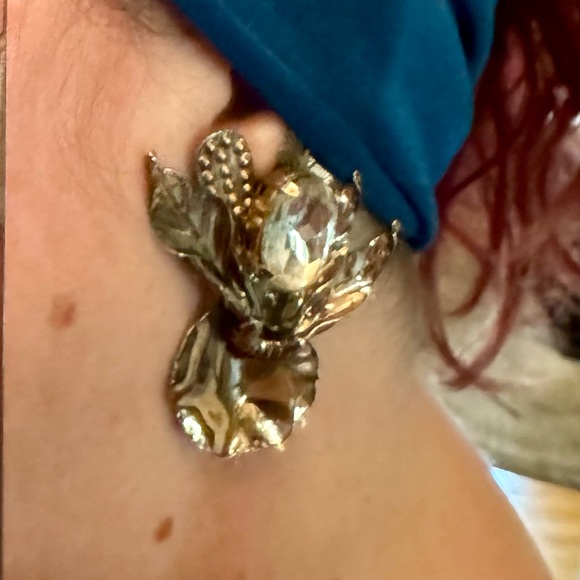 Retro earrings from the 90’s!  Burnished gold with clear stone, clip on earrings - Picture 5 of 5